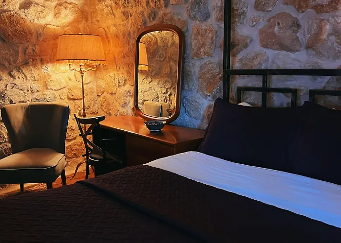 Chateau Fasel Отель Тирана