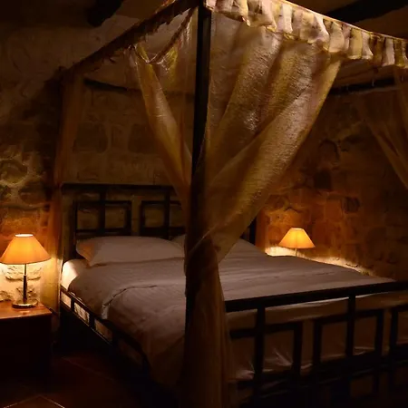 ホテル Chateau Fasel ティラナ