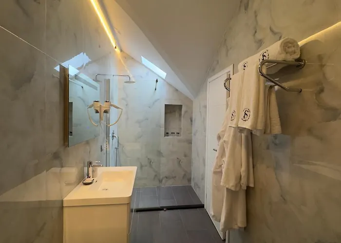 Chateau Fasel 4* Tirana